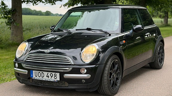 MINI Cooper 2 of 5