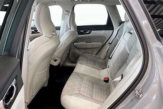 Volvo XC60 8 of 16