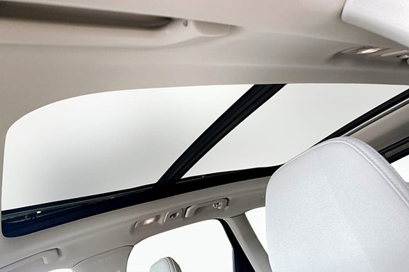 Volvo XC60 12 of 16