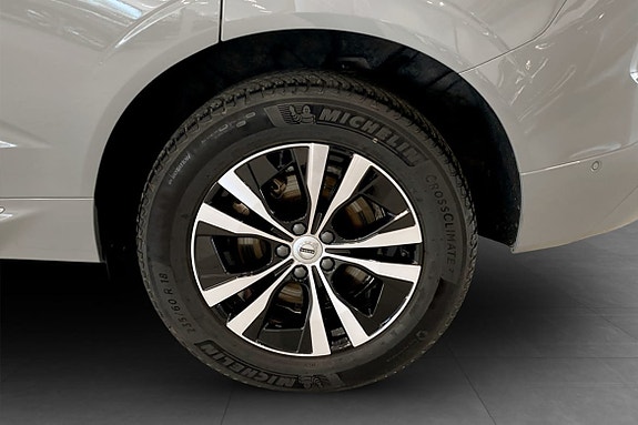 Volvo XC60 10 of 16