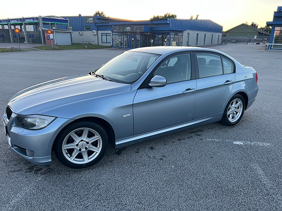 BMW 318d 4 of 5