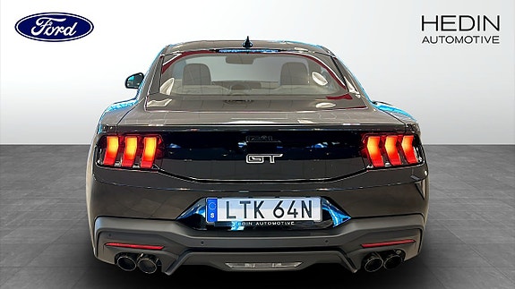 Ford Mustang 7 of 18