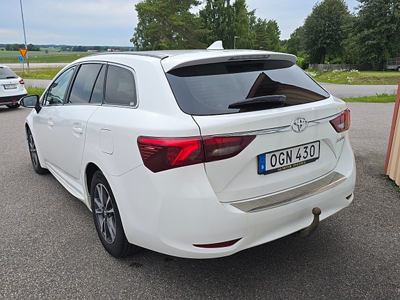 Toyota Avensis 4 of 5