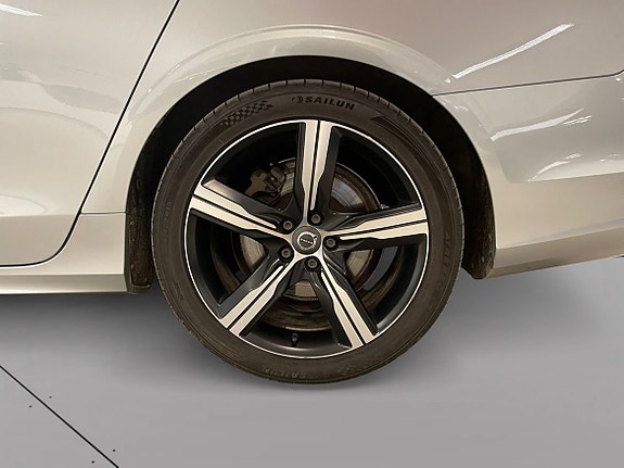 Volvo V90 10 of 18