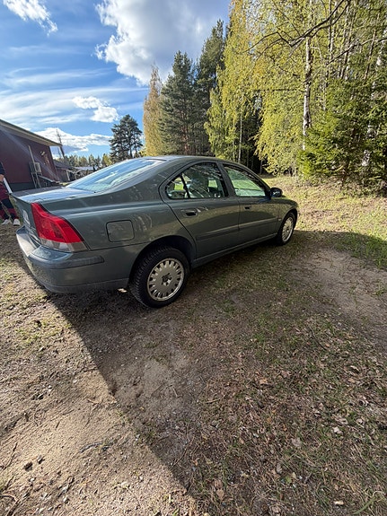Volvo S60 2 of 5