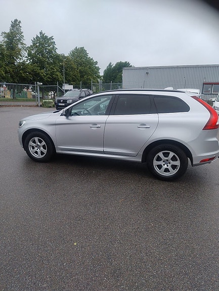 Volvo XC60 2 of 5