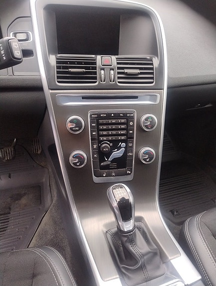 Volvo XC60 8 of 14