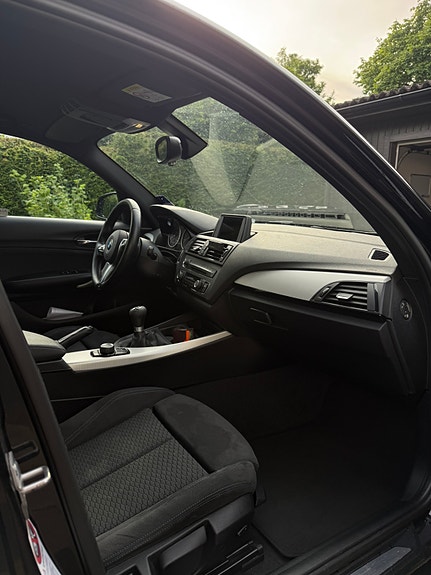 BMW 116i 4 of 5