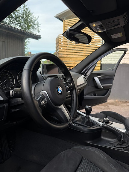 BMW 116i 3 of 5
