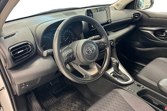 Toyota Yaris 12 of 18