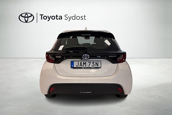Toyota Yaris 4 of 18