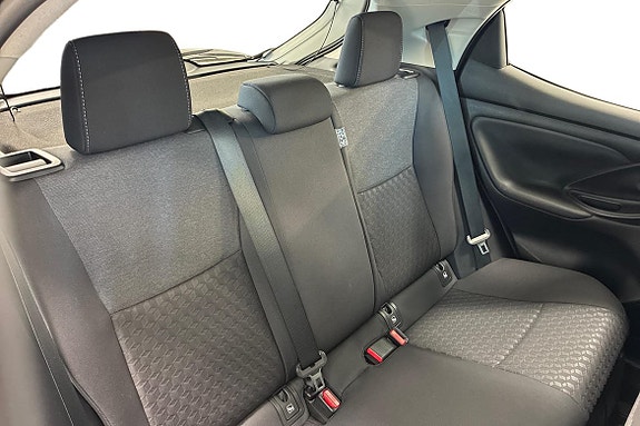 Toyota Yaris 11 of 18