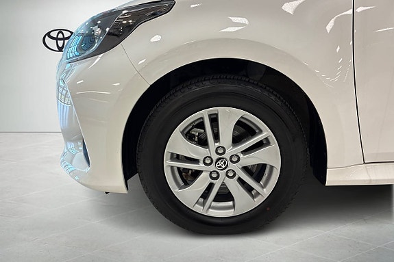 Toyota Yaris 15 of 18
