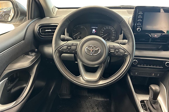 Toyota Yaris 9 of 18