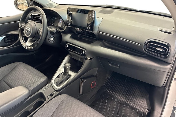 Toyota Yaris 6 of 18