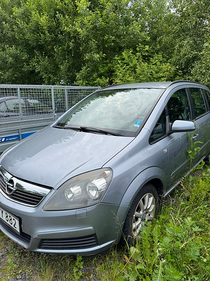 Opel Zafira 2 of 3