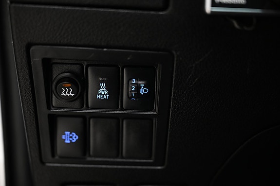 Toyota HiLux 23 of 30