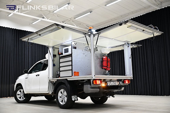 Toyota HiLux 7 of 30