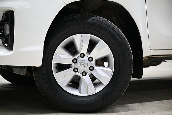 Toyota HiLux 3 of 5