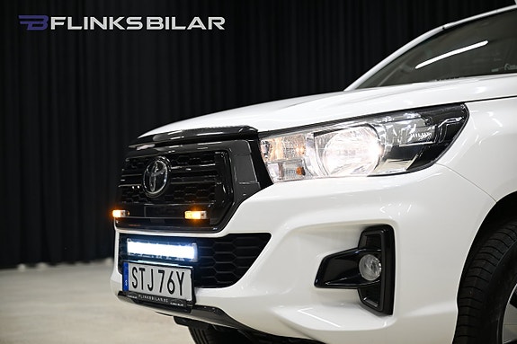 Toyota HiLux 20 of 30
