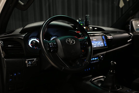 Toyota HiLux 21 of 30