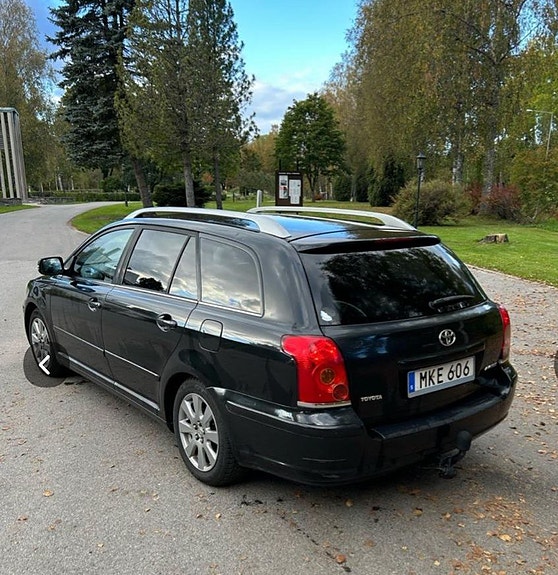 Toyota Avensis 2 of 2