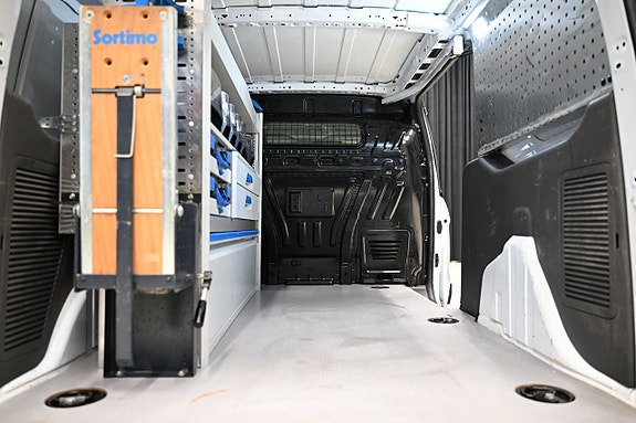 Ford Transit Connect 8 of 30