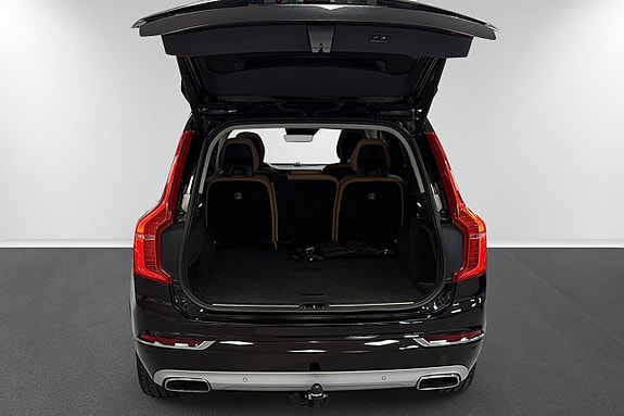 Volvo XC90 7 of 16