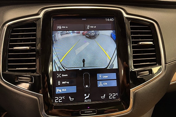 Volvo XC90 13 of 16