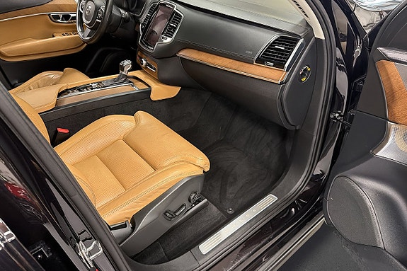 Volvo XC90 8 of 16