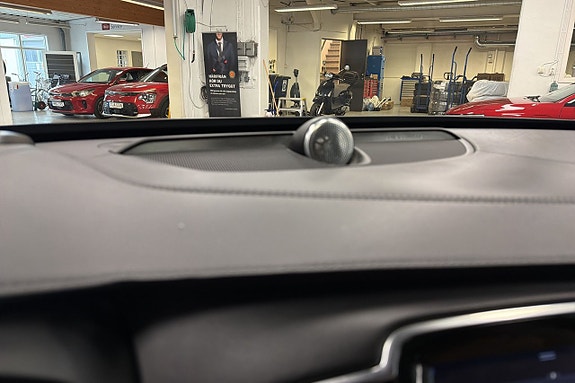 Volvo XC90 12 of 16