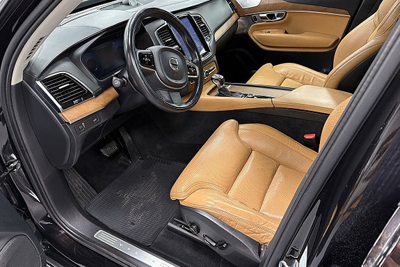 Volvo XC90 4 of 16