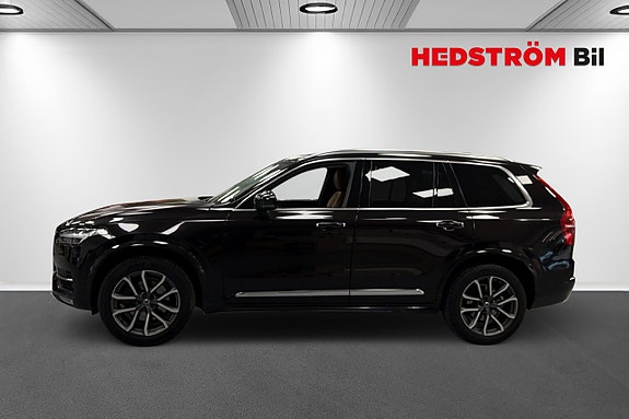 Volvo XC90 2 of 16