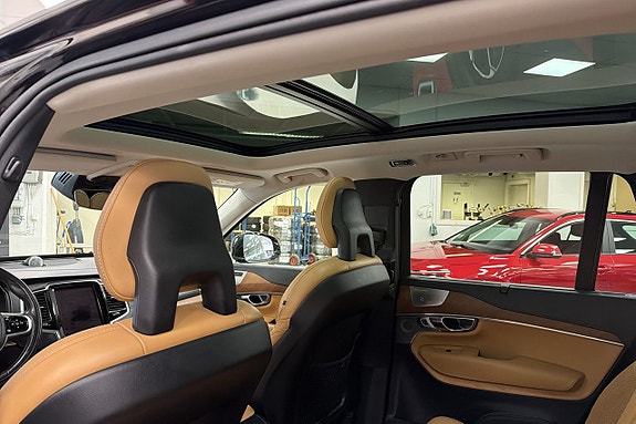 Volvo XC90 15 of 16