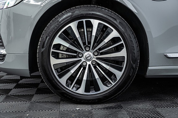 Volvo V90 3 of 5