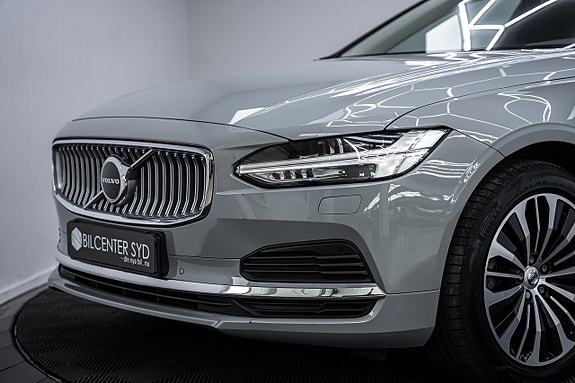 Volvo V90 2 of 5