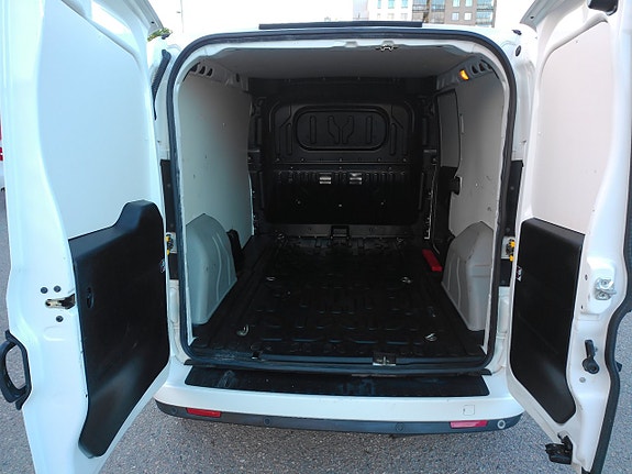 Opel Combo 8 of 12
