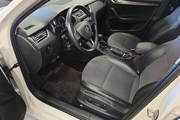 Skoda Octavia 8 of 13