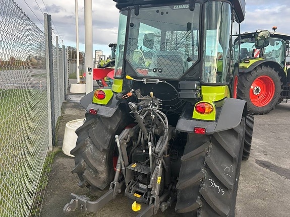 CLAAS Nexos 220 2 of 3