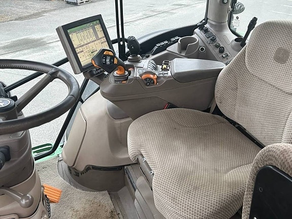 John Deere 6215 R 5 of 6