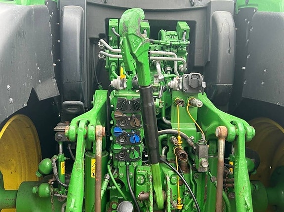 John Deere 6215 R 4 of 6
