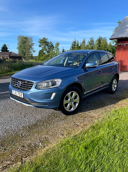 Volvo XC60 2 of 5
