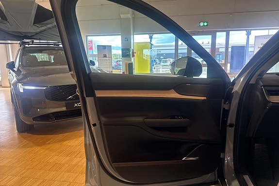 Volvo EX90 14 of 21