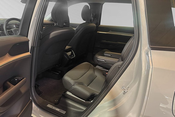 Volvo EX90 8 of 21