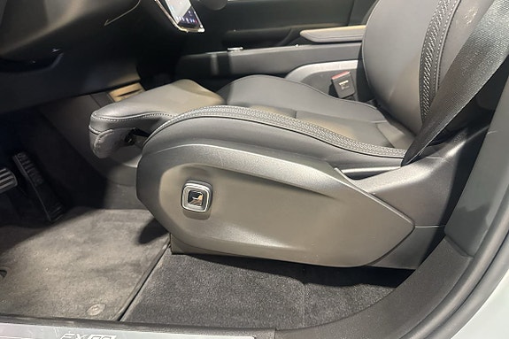 Volvo EX90 15 of 21