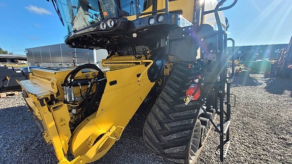 New Holland CR10.90 SmartTrax TG 4WD 11 of 24