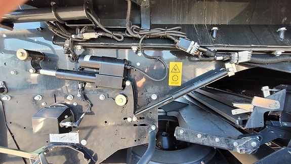 New Holland CR10.90 SmartTrax TG 4WD 19 of 24