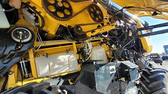 New Holland CR10.90 SmartTrax TG 4WD 4 of 5