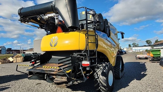 New Holland CR10.90 SmartTrax TG 4WD 8 of 24