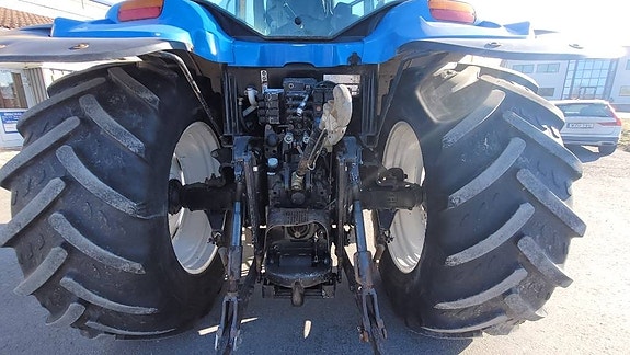 New Holland TS 135A EC 13 of 18